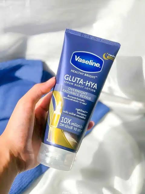 Vaseline - Gluta-HYA lotion Overnight Radiance Repair - 330ml